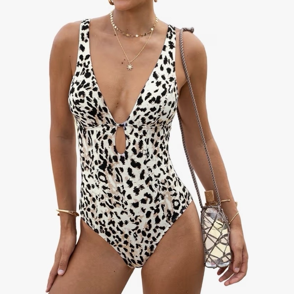 NWT Cupshe Large Plunge Halter Cut‎ Out One Piece Swimsuit Leopard